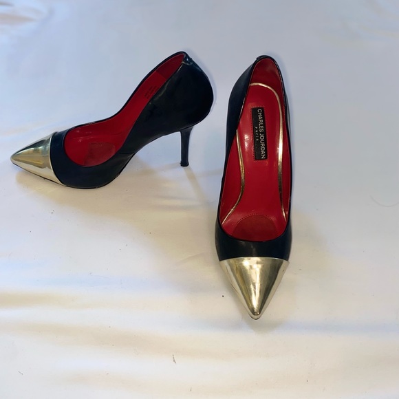 Black and Silver Pointed Pumps - Picture 2 of 3